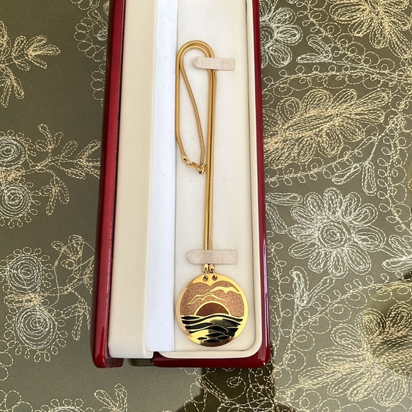 ❤️ De Passille-Sylvestre art enamel pendant, 16 inch chain, vintage, like new - Picture 10 of 12